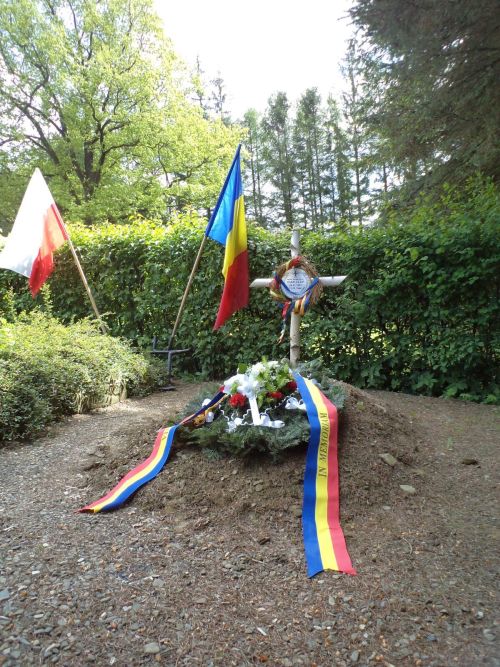 Złożyli kwiaty na grobie rodaka